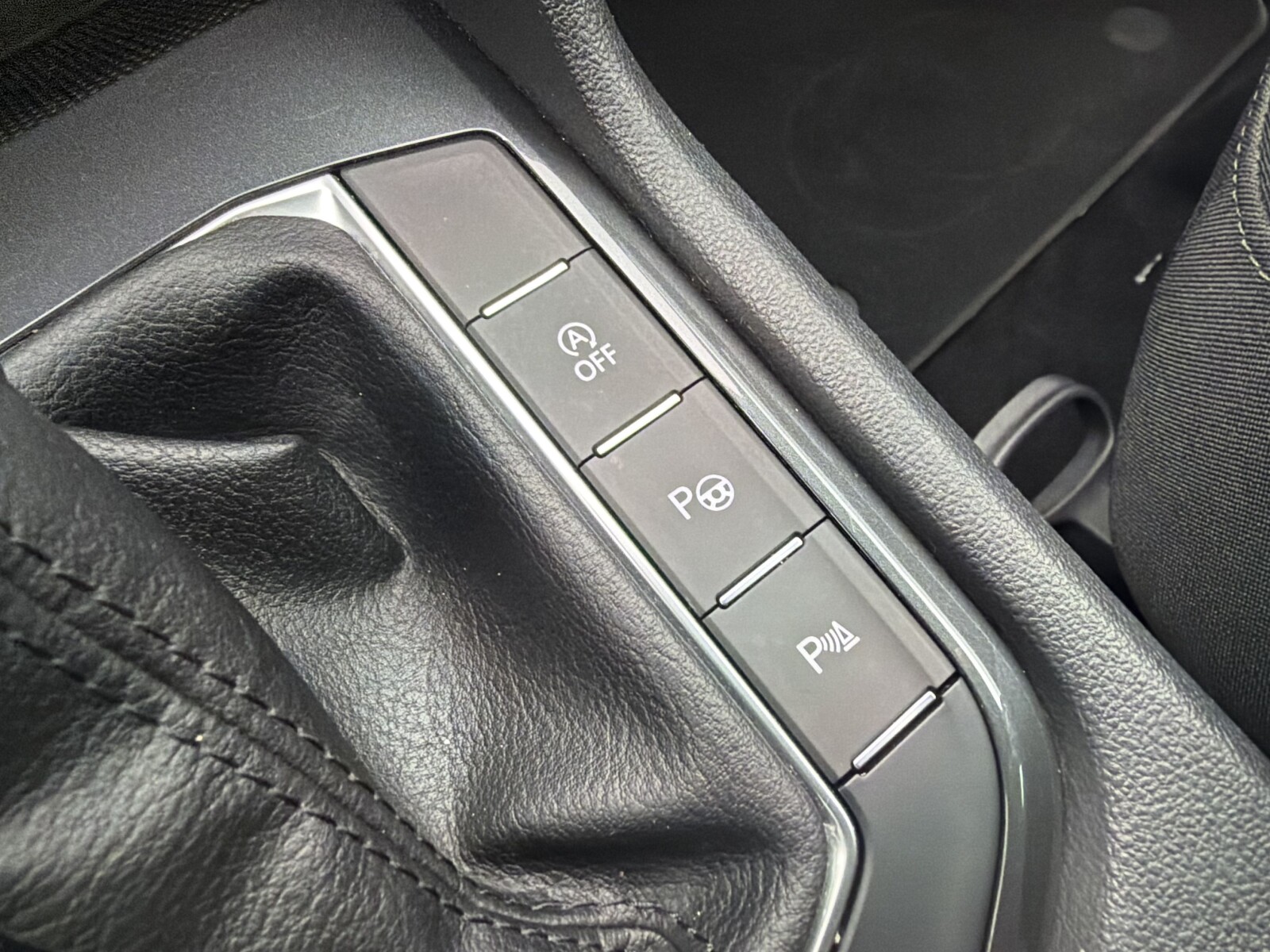 Volkswagen Tiguan - zdjęcie 24