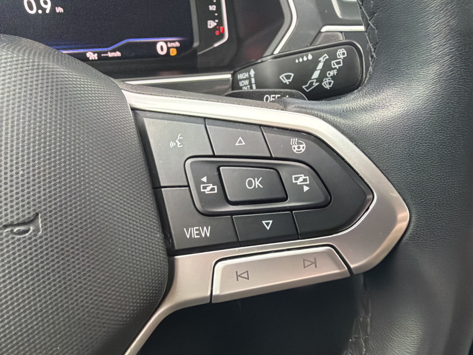 Volkswagen Tiguan - zdjęcie 21
