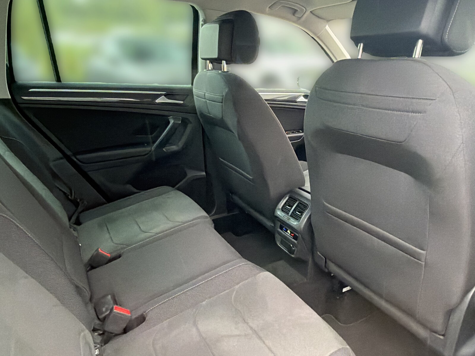 Volkswagen Tiguan - zdjęcie 13