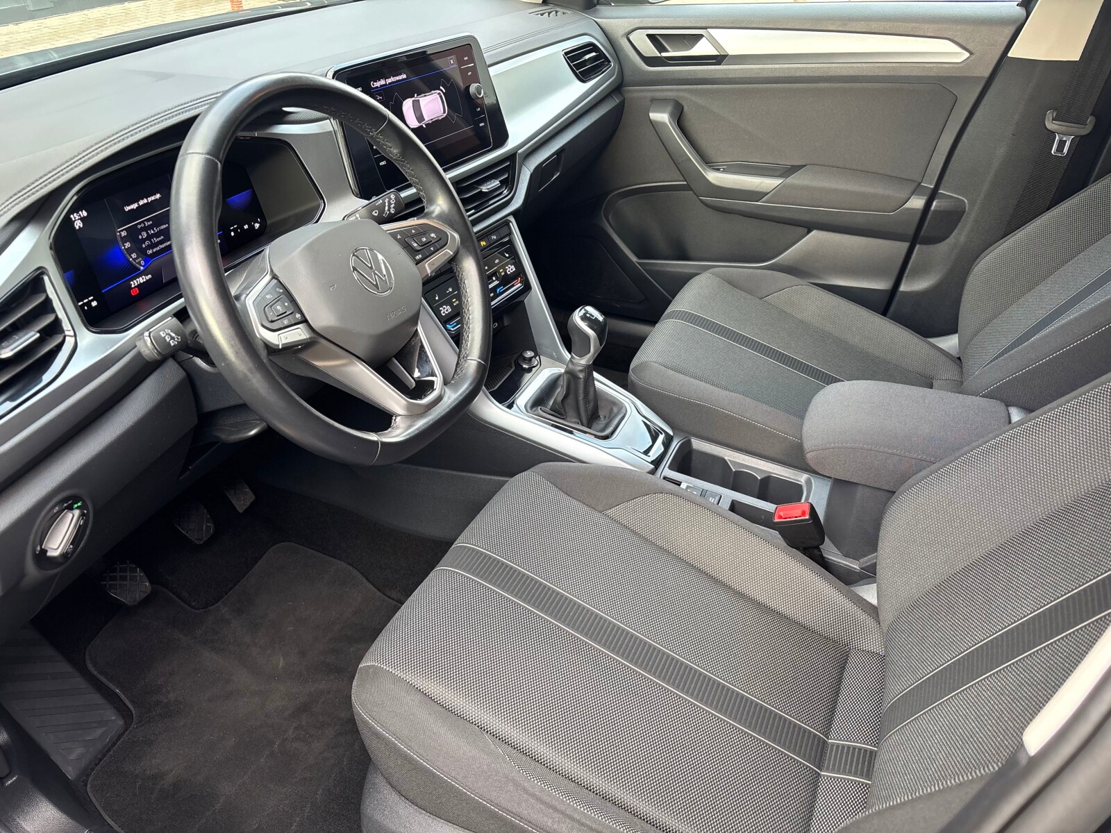 Volkswagen T-Roc - zdjęcie 16