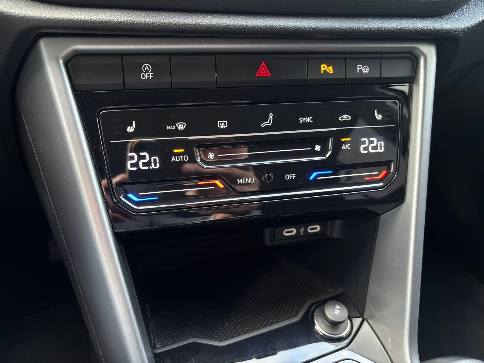 Volkswagen T-Roc - zdjęcie 17