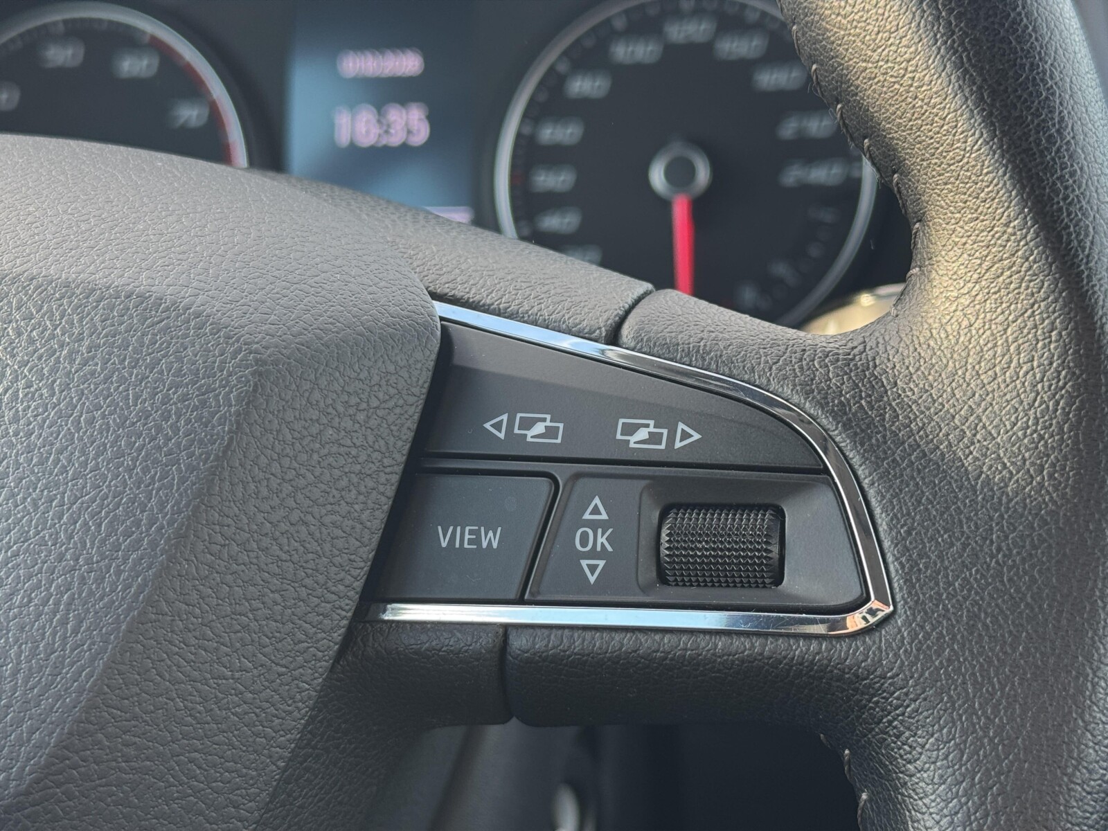 Seat Arona - zdjęcie 13