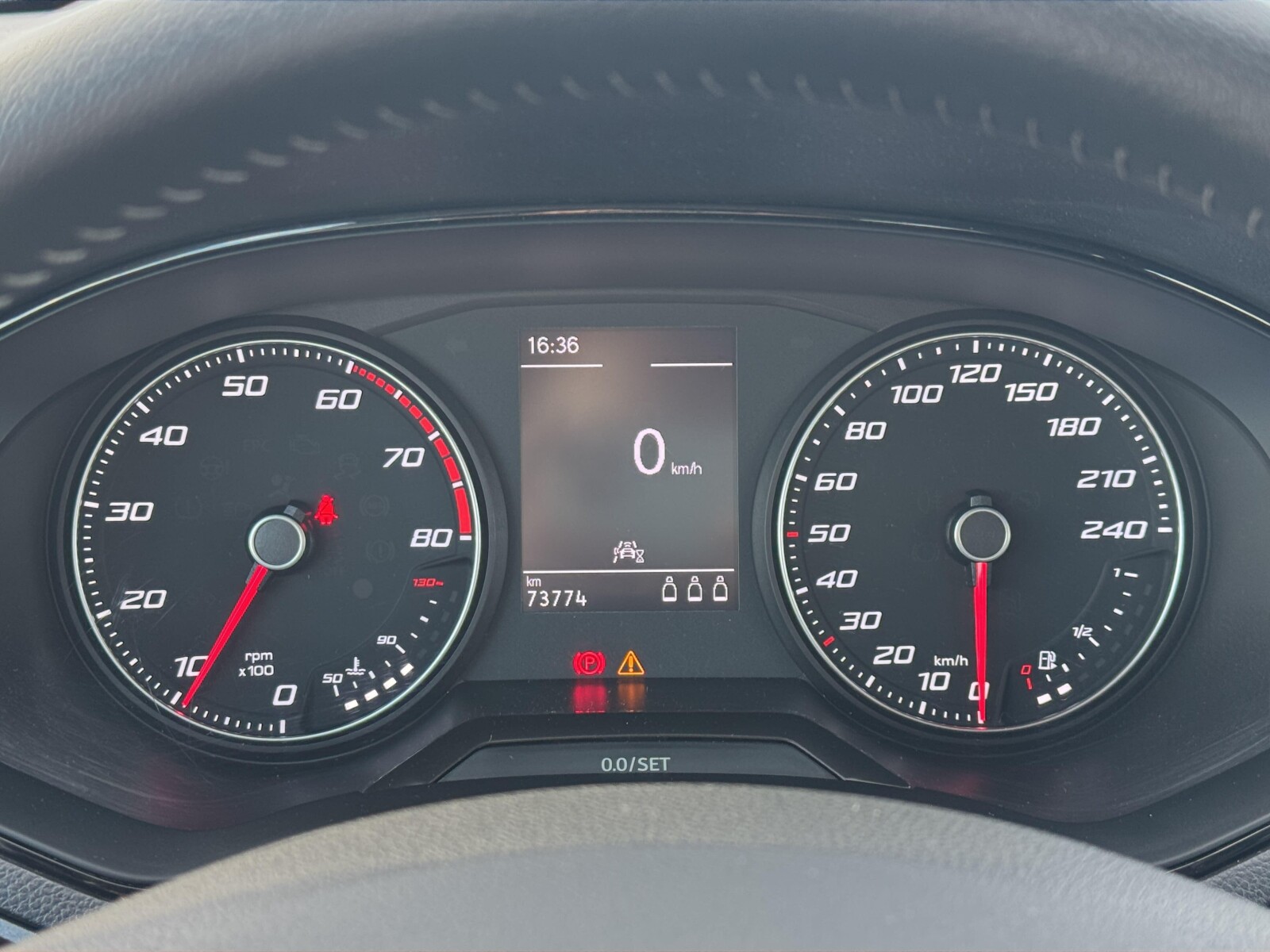 Seat Arona - zdjęcie 14