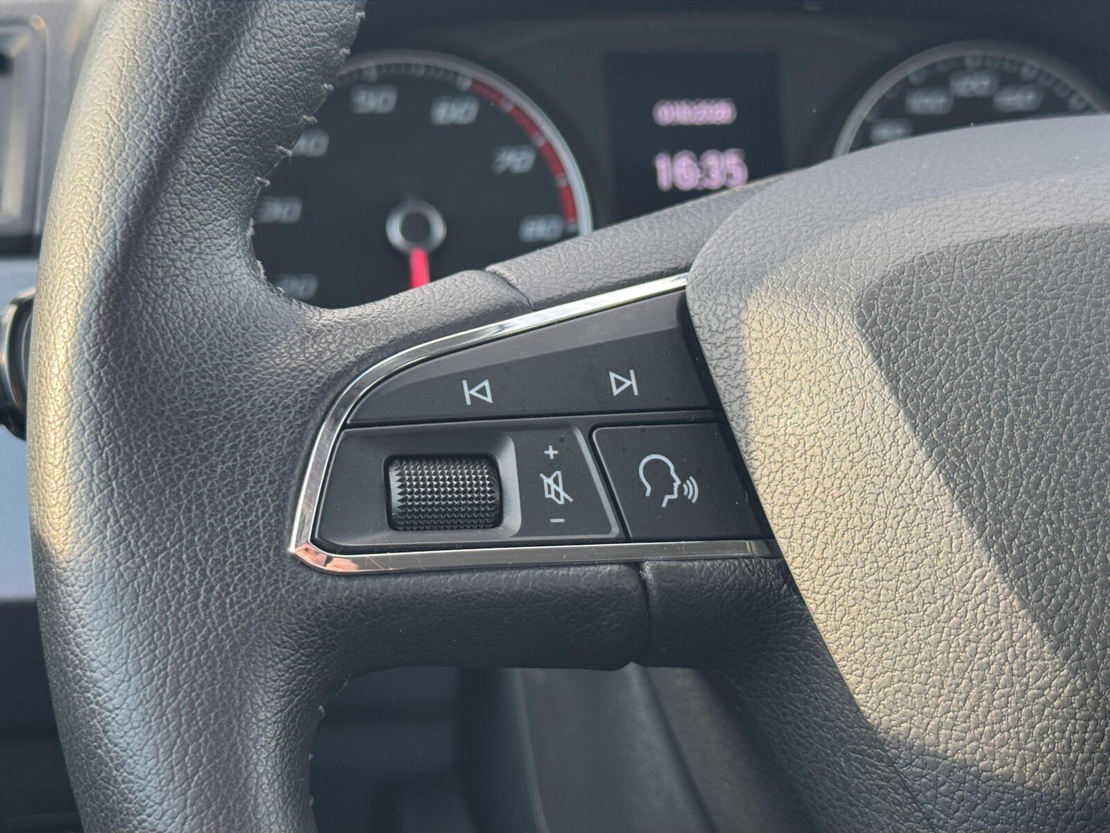 Seat Arona - zdjęcie 12