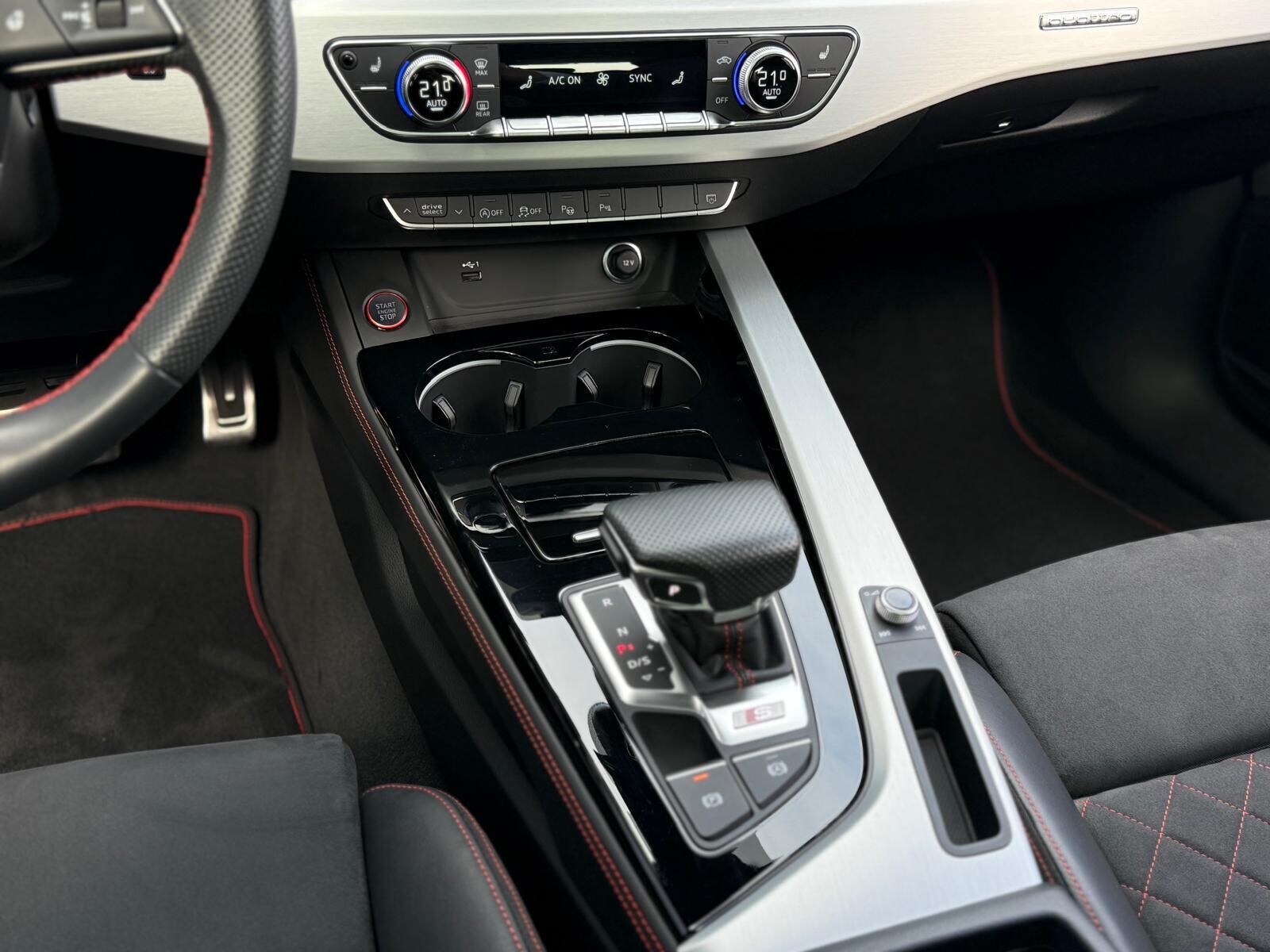 Audi S4 Avant - zdjęcie 30