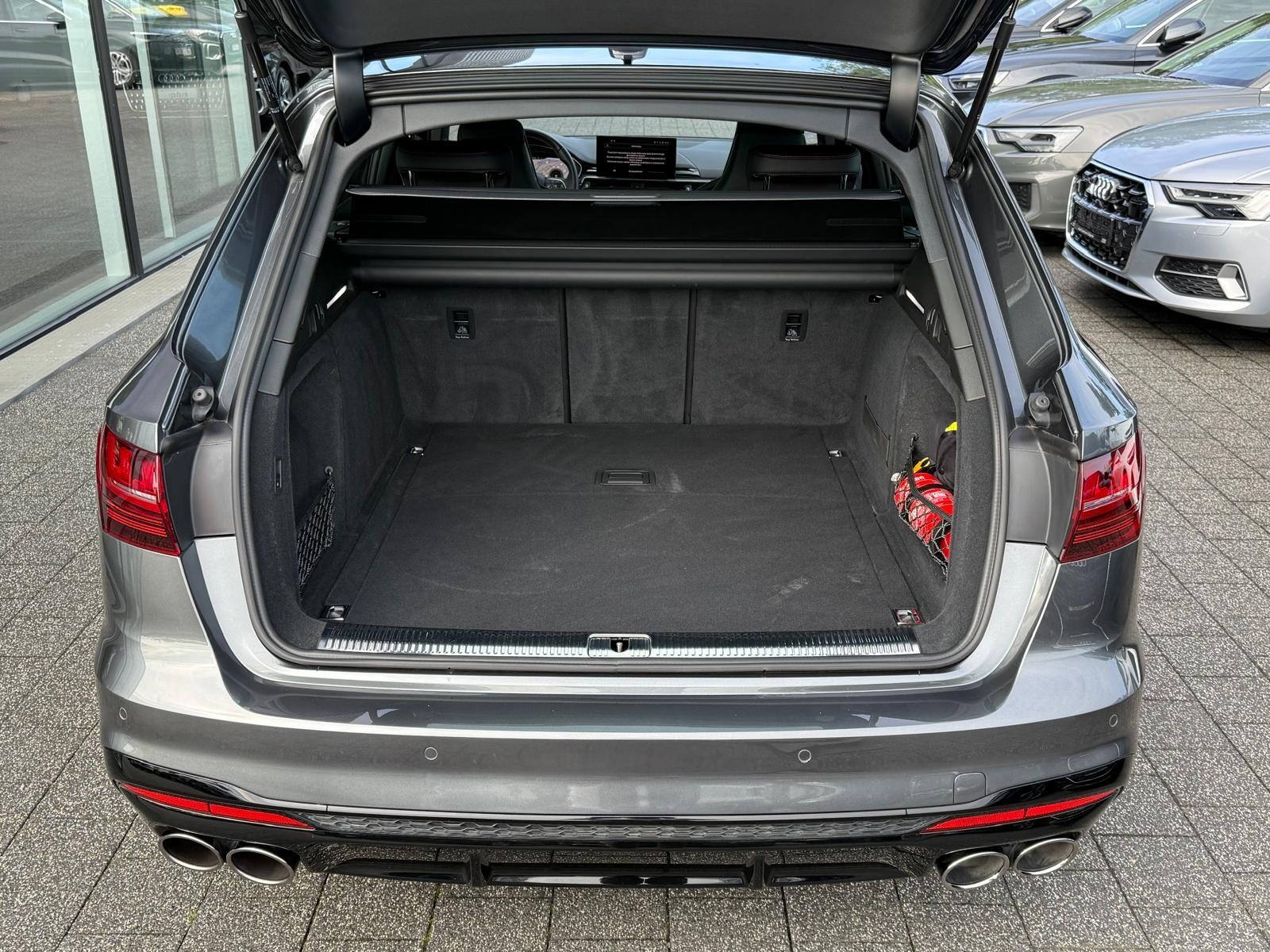 Audi S4 Avant - zdjęcie 15