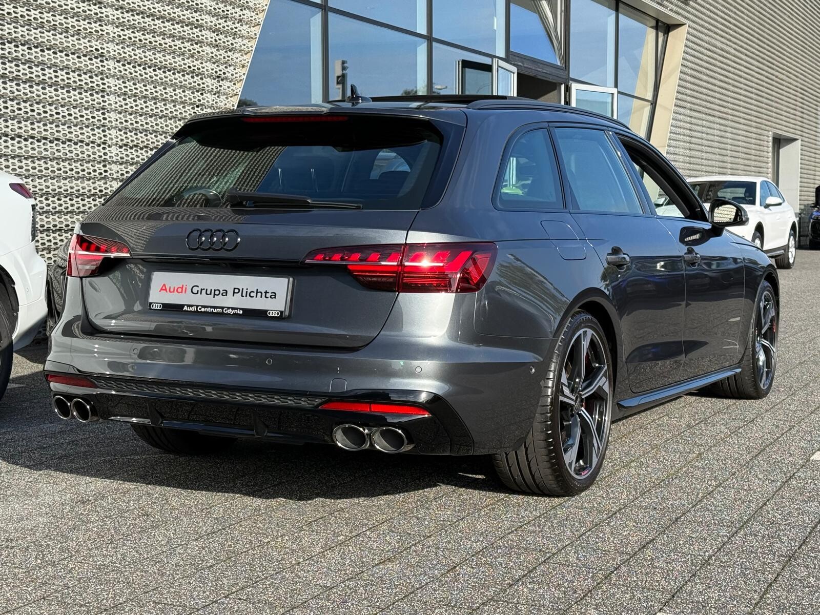 Audi S4 Avant - zdjęcie 13