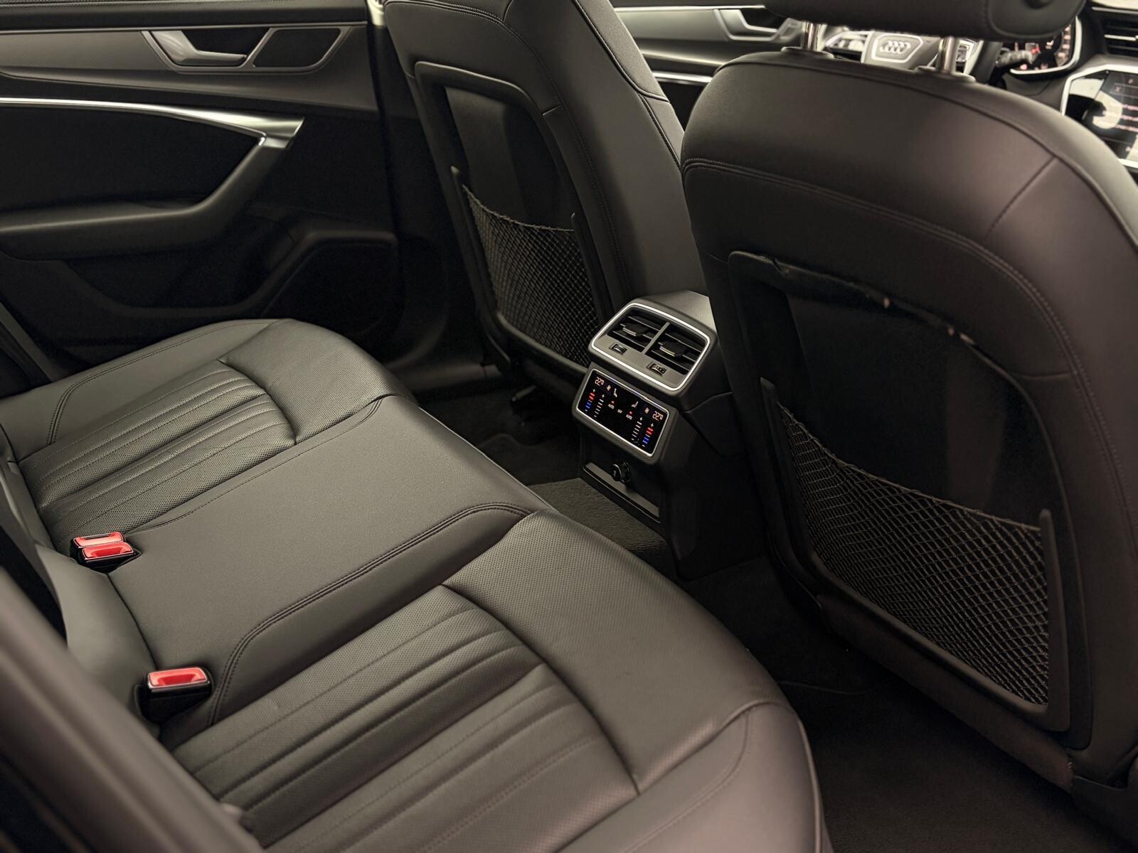 Audi A6 Avant - zdjęcie 21