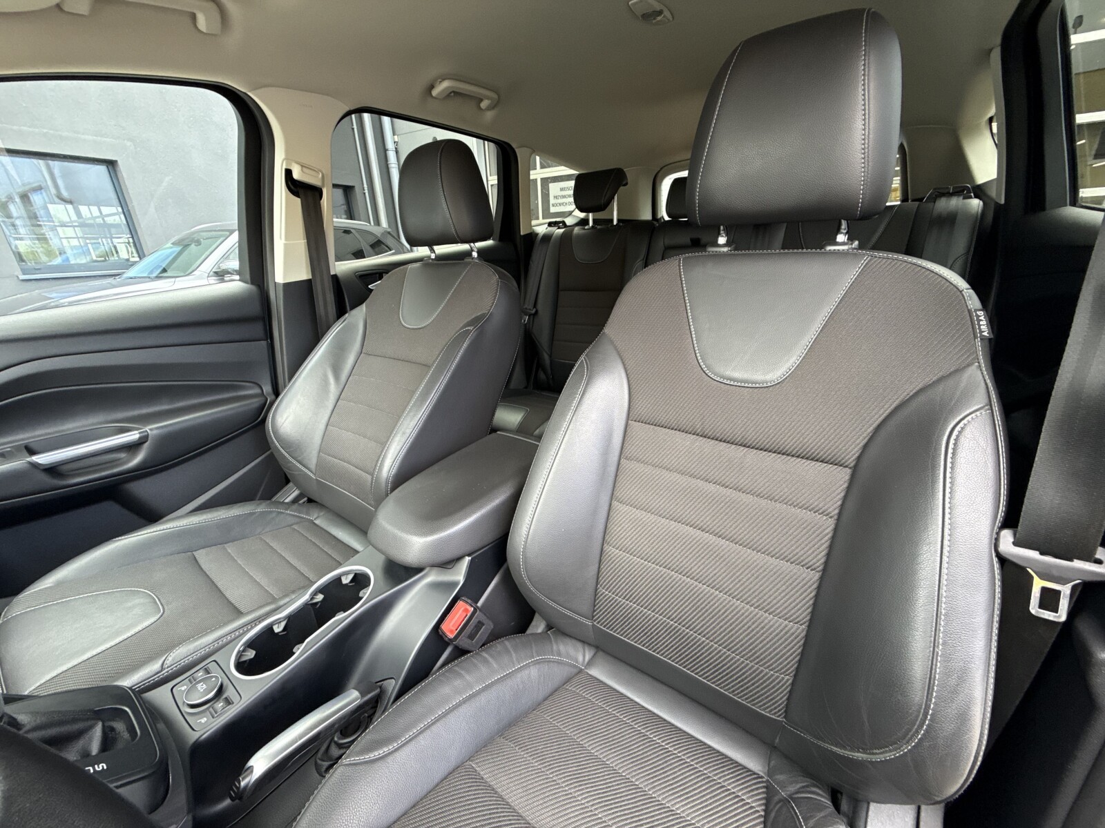 Ford Kuga - zdjęcie 11