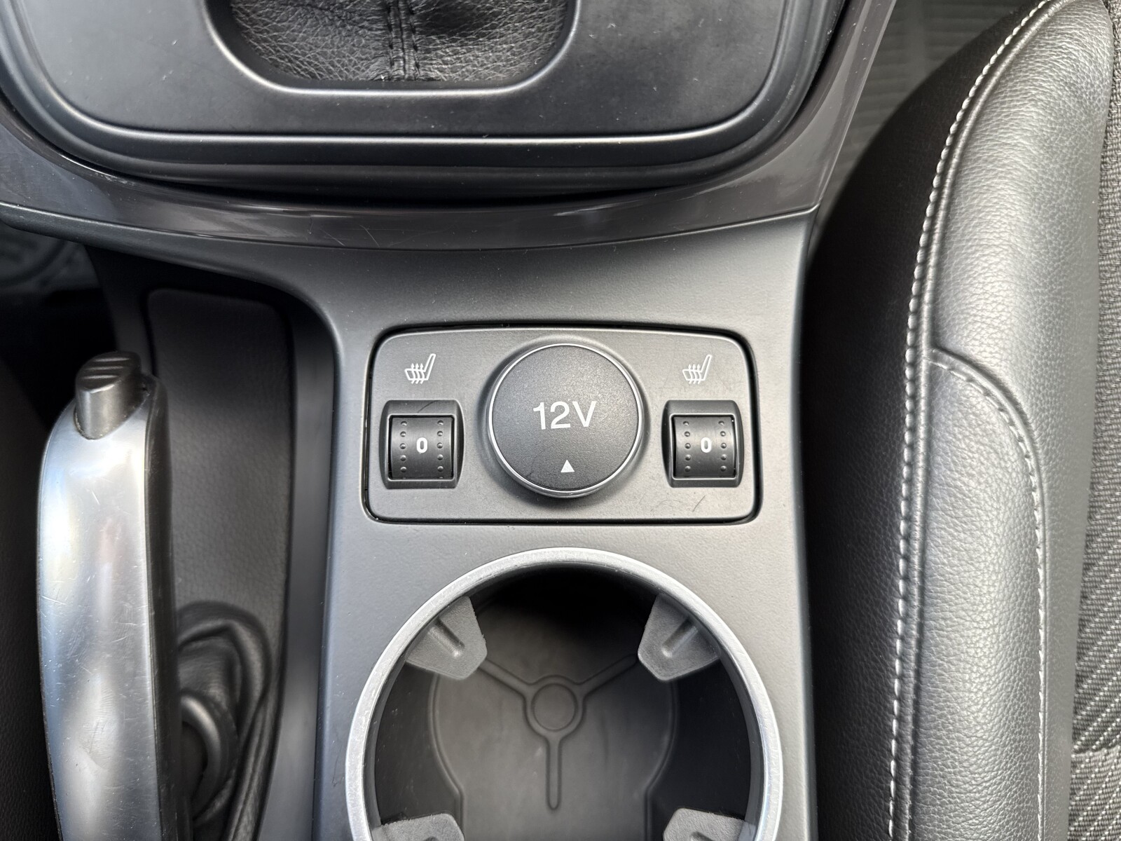 Ford Kuga - zdjęcie 21