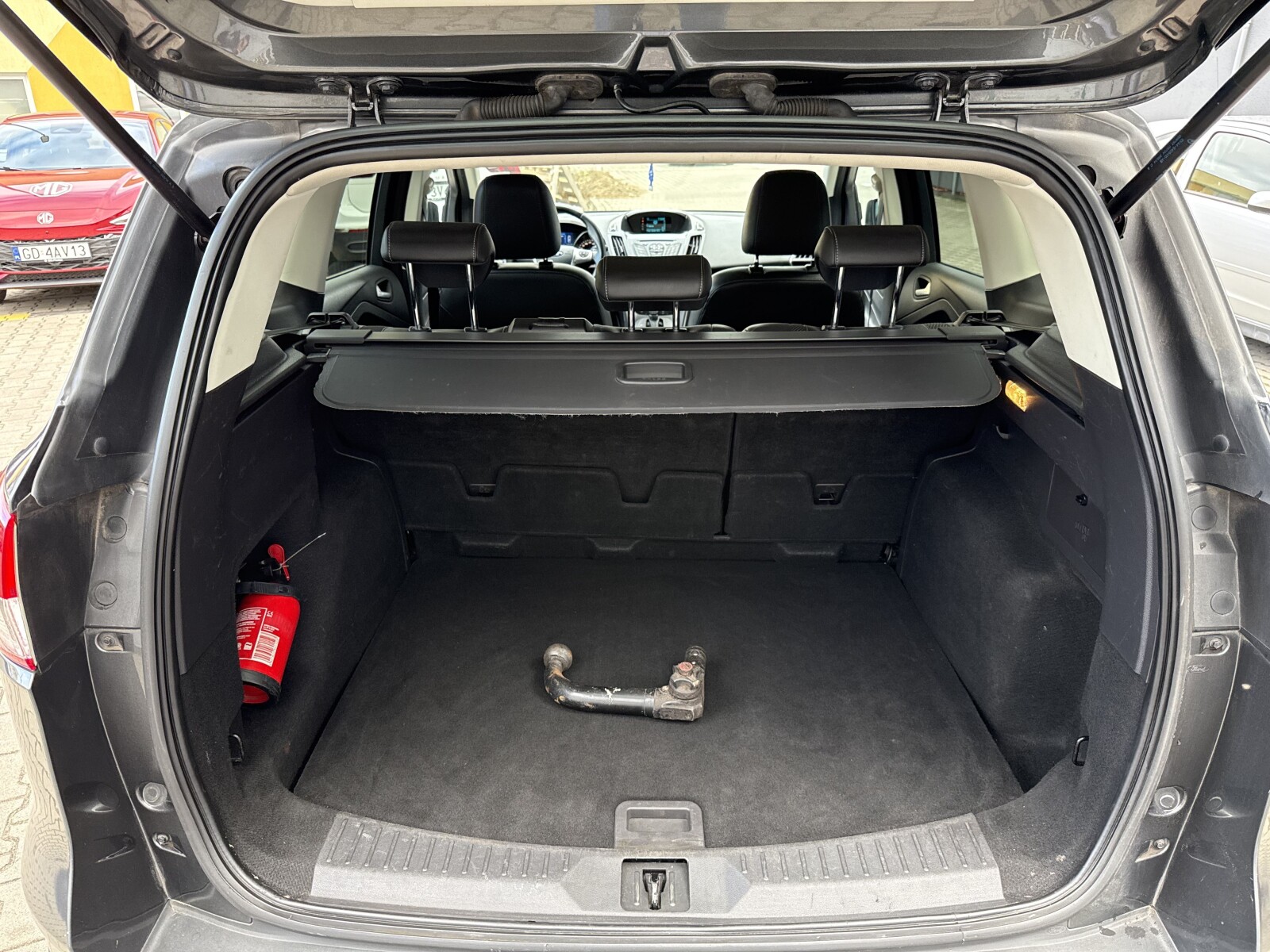 Ford Kuga - zdjęcie 17