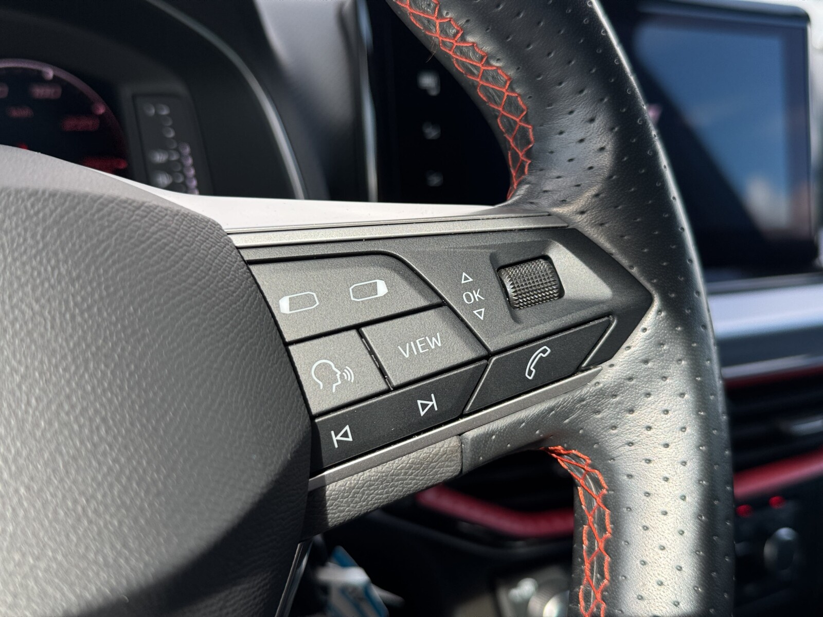 Seat Arona - zdjęcie 14