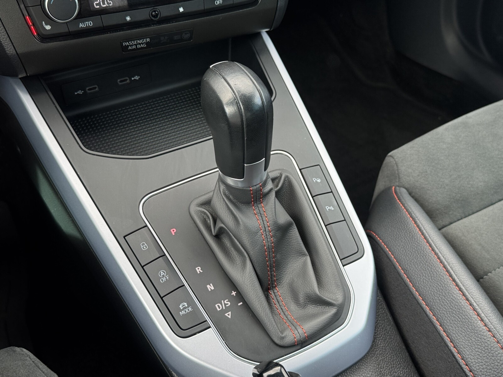 Seat Arona - zdjęcie 23