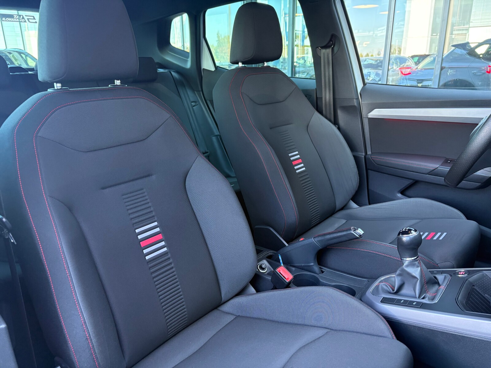Seat Arona - zdjęcie 15