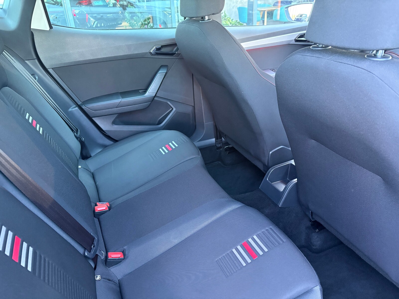 Seat Arona - zdjęcie 13
