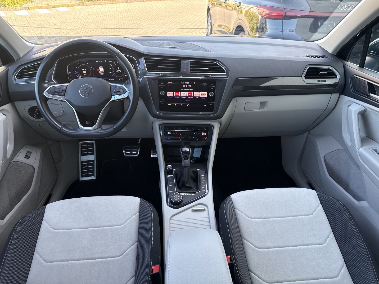 Volkswagen Tiguan - zdjęcie 15