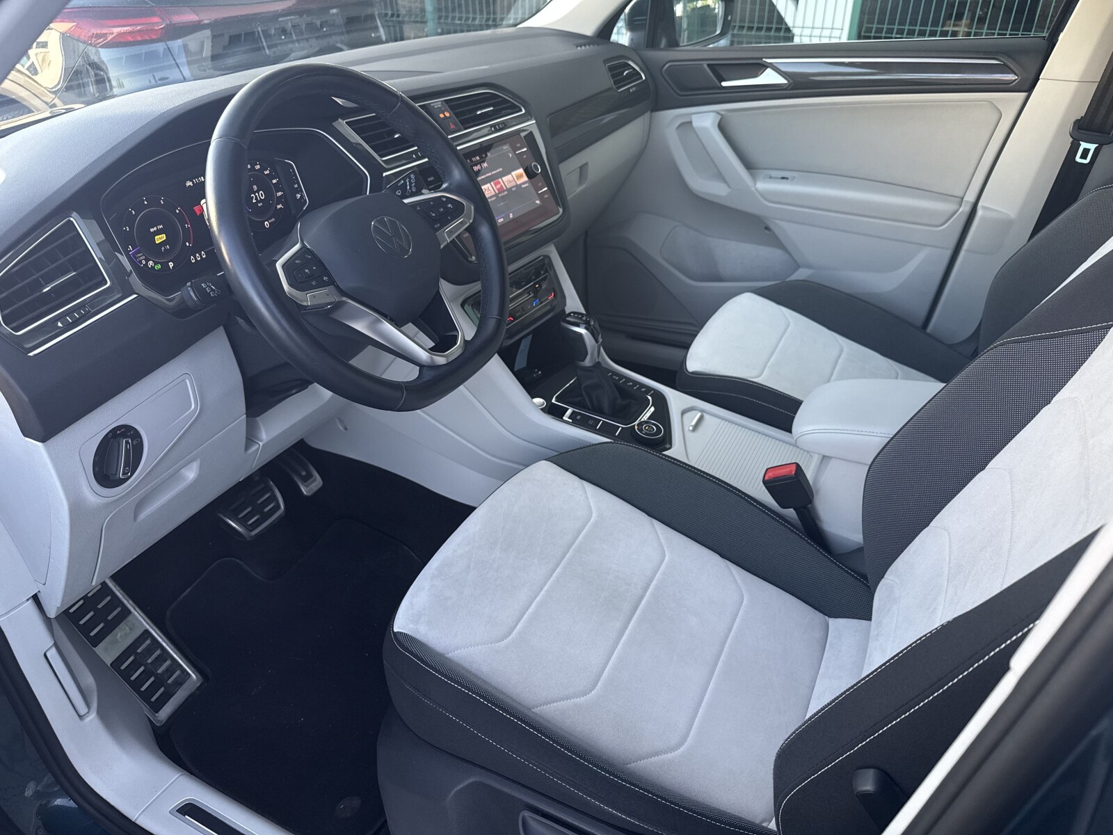 Volkswagen Tiguan - zdjęcie 13