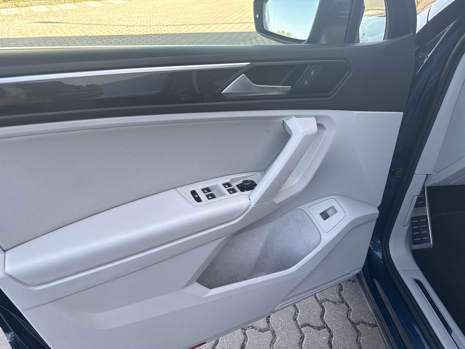 Volkswagen Tiguan - zdjęcie 9