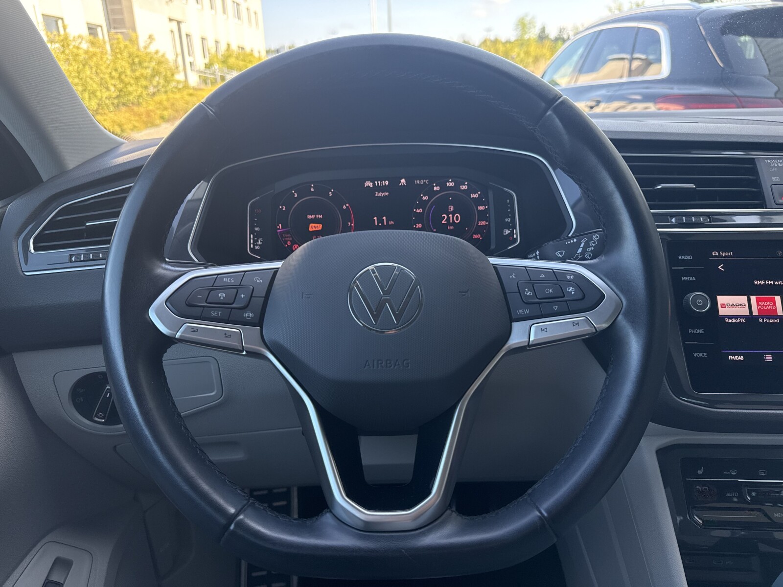 Volkswagen Tiguan - zdjęcie 16