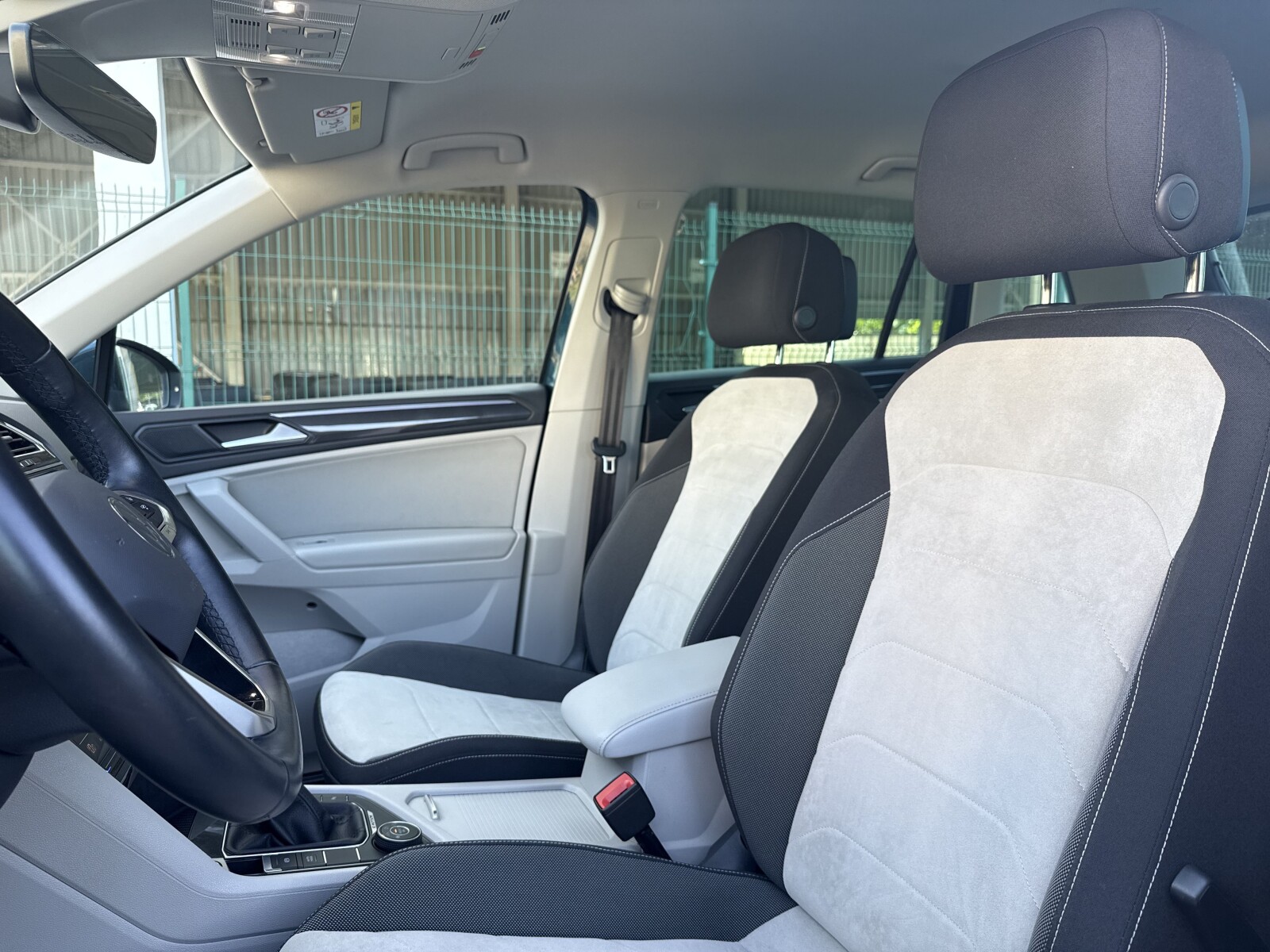 Volkswagen Tiguan - zdjęcie 14