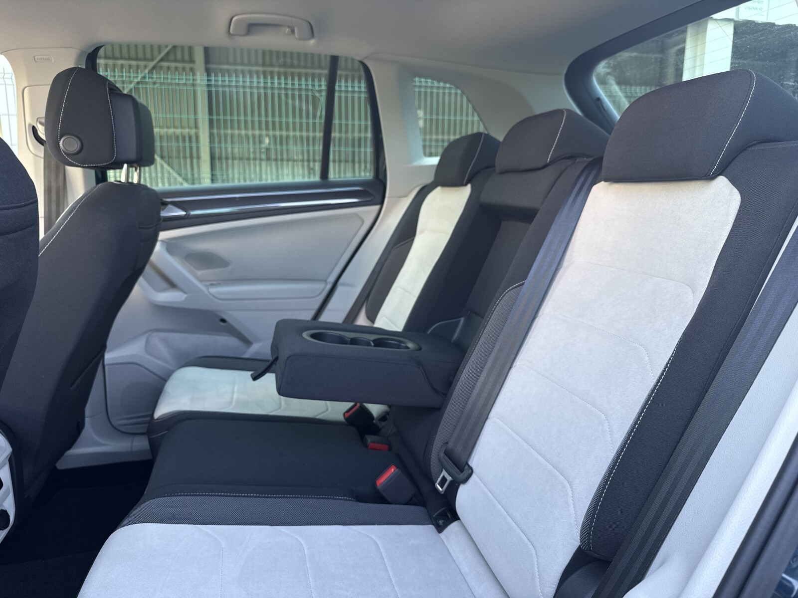 Volkswagen Tiguan - zdjęcie 37