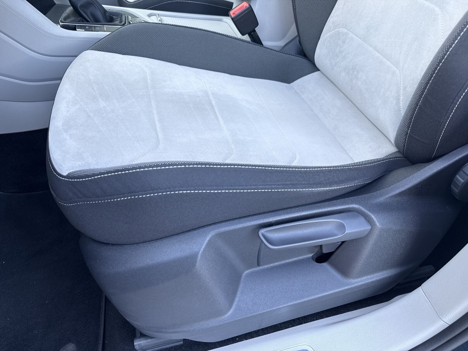 Volkswagen Tiguan - zdjęcie 22