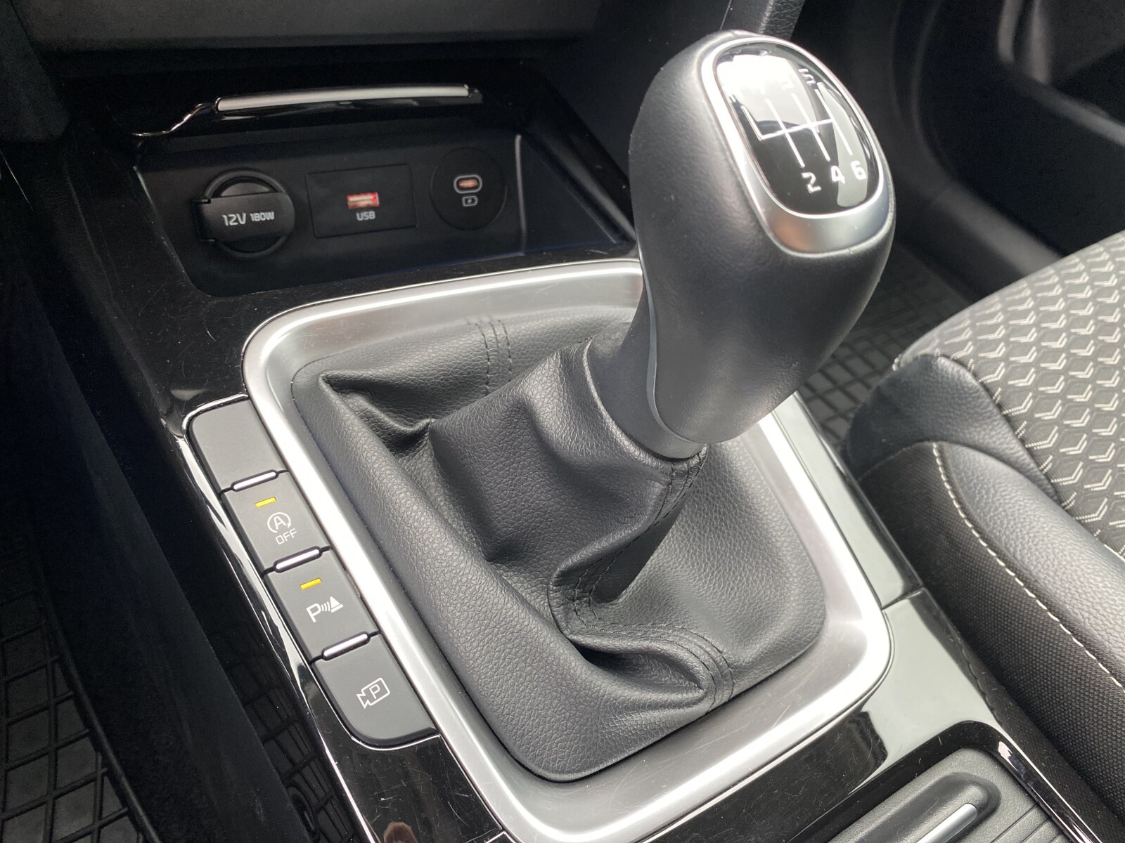 Kia Ceed - zdjęcie 23