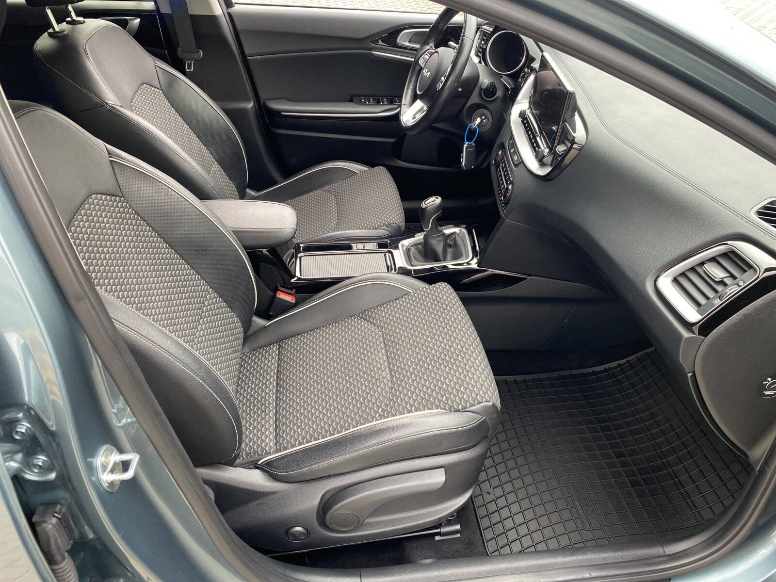 Kia Ceed - zdjęcie 14