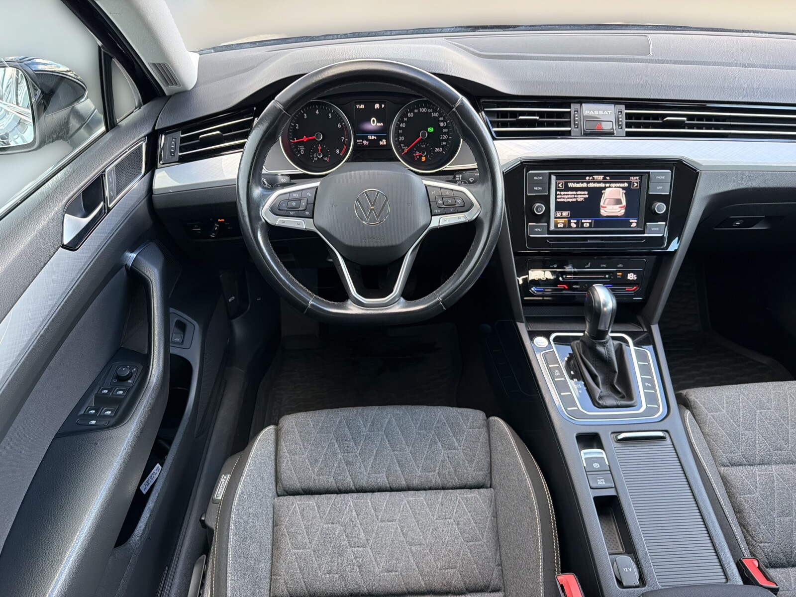 Volkswagen Passat Variant - zdjęcie 19