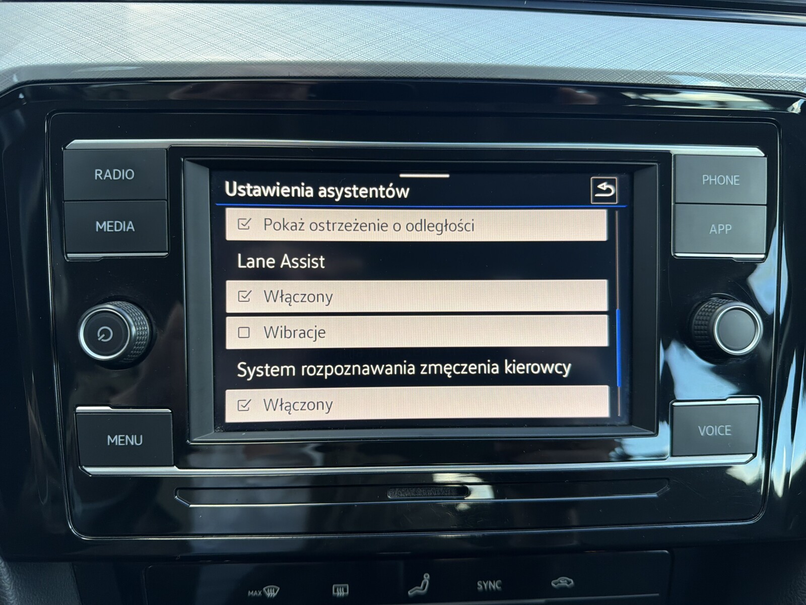 Volkswagen Passat Variant - zdjęcie 30