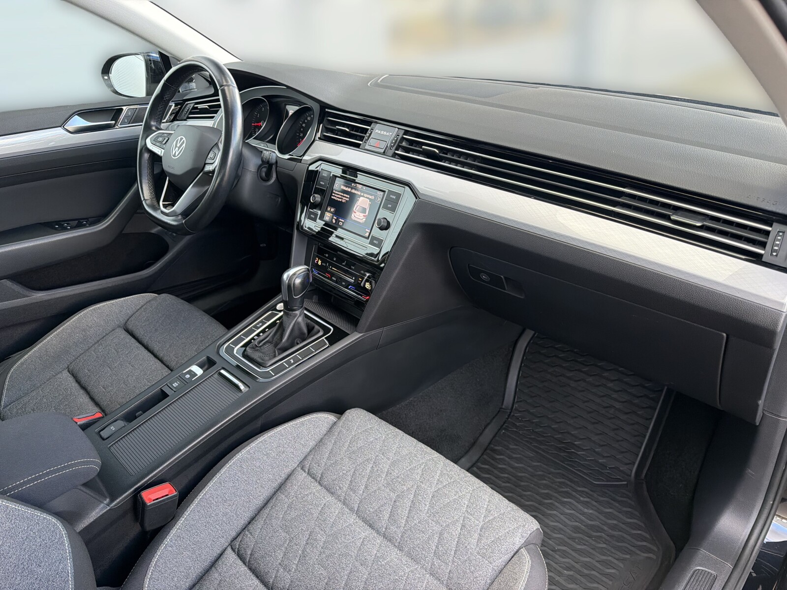 Volkswagen Passat Variant - zdjęcie 17