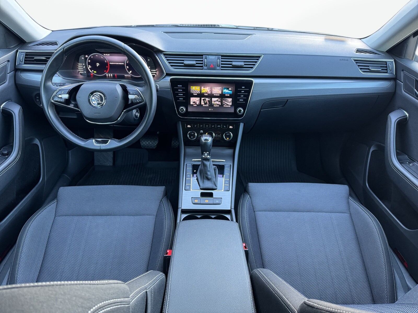 Škoda Superb Combi - zdjęcie 10