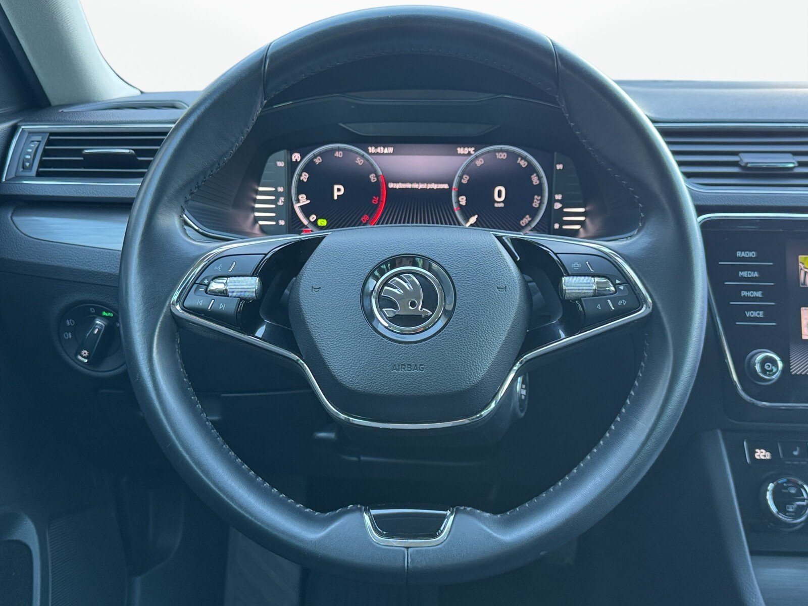 Škoda Superb Combi - zdjęcie 11