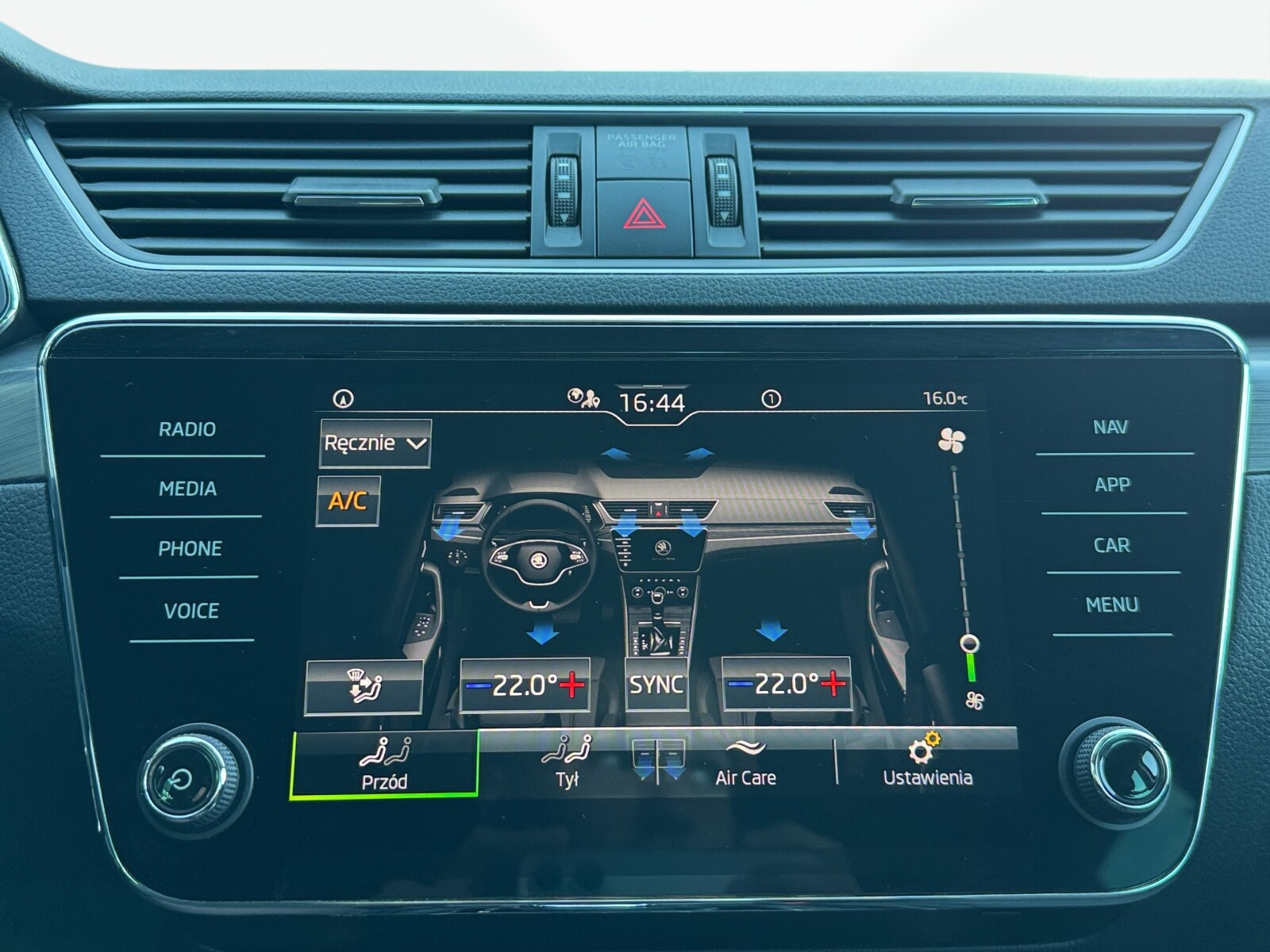 Škoda Superb Combi - zdjęcie 17