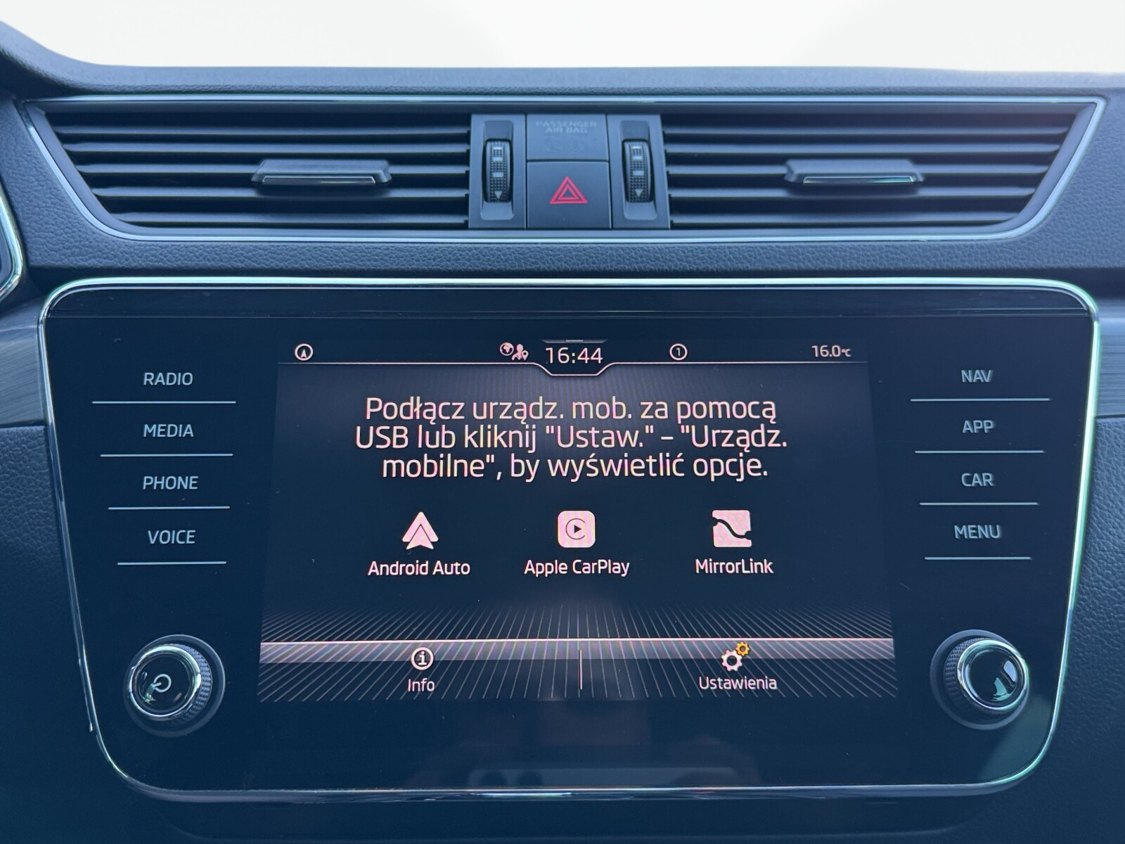 Škoda Superb Combi - zdjęcie 19