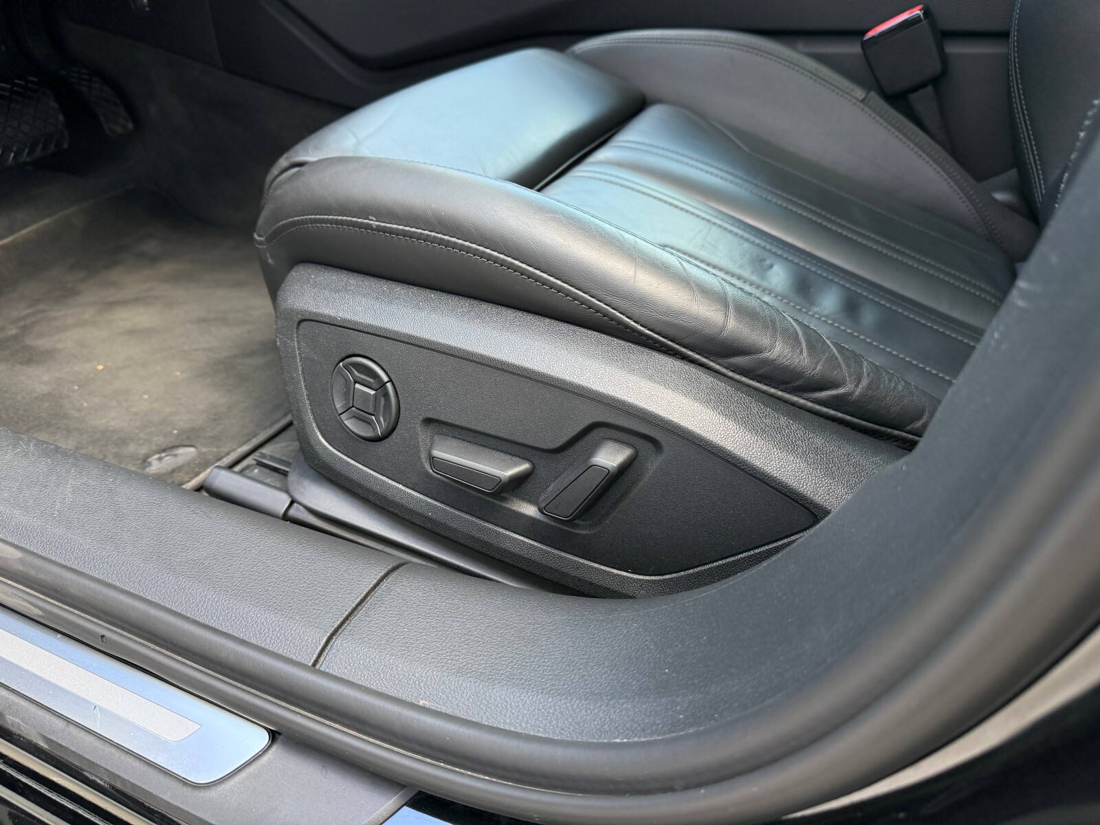Audi A6 Limousine - zdjęcie 18