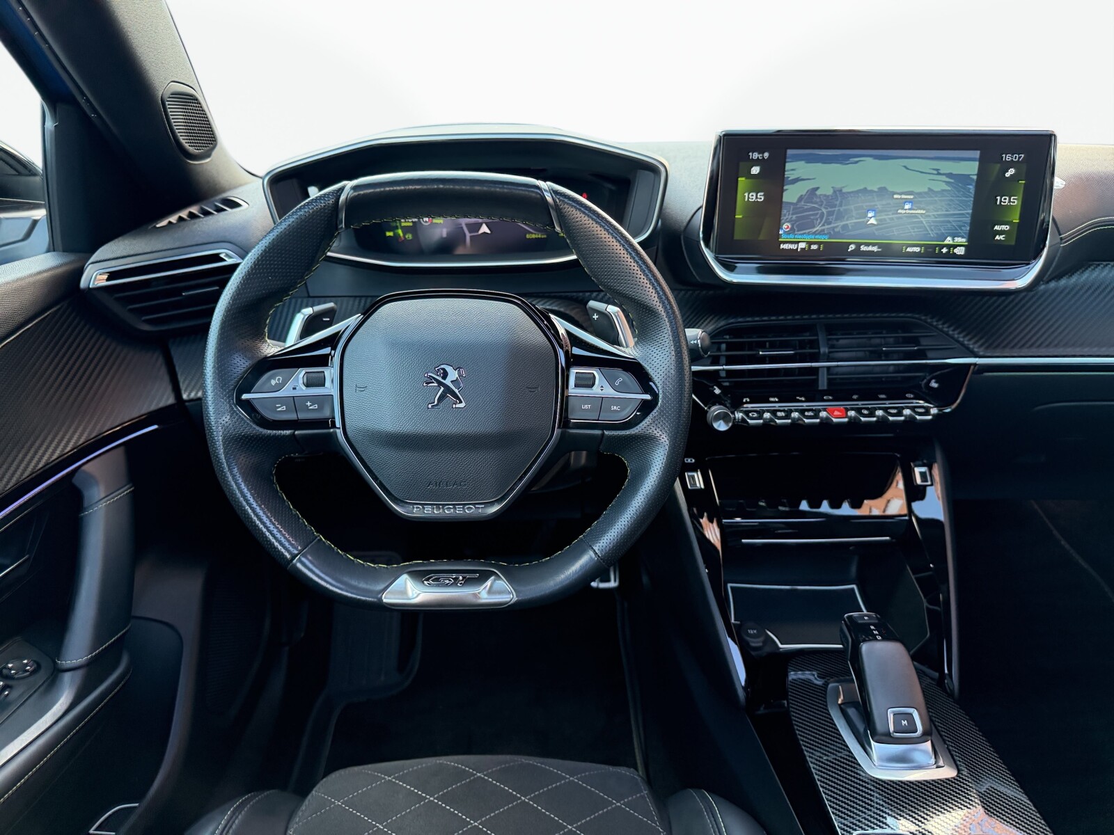 Peugeot 2008 - zdjęcie 18