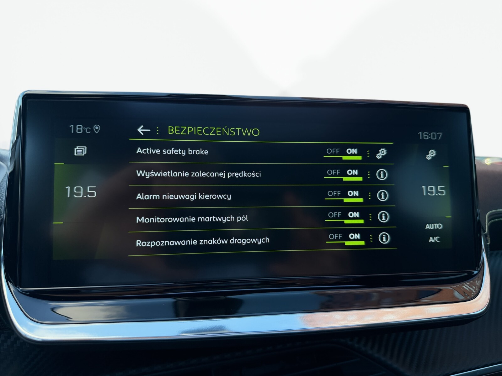 Peugeot 2008 - zdjęcie 30