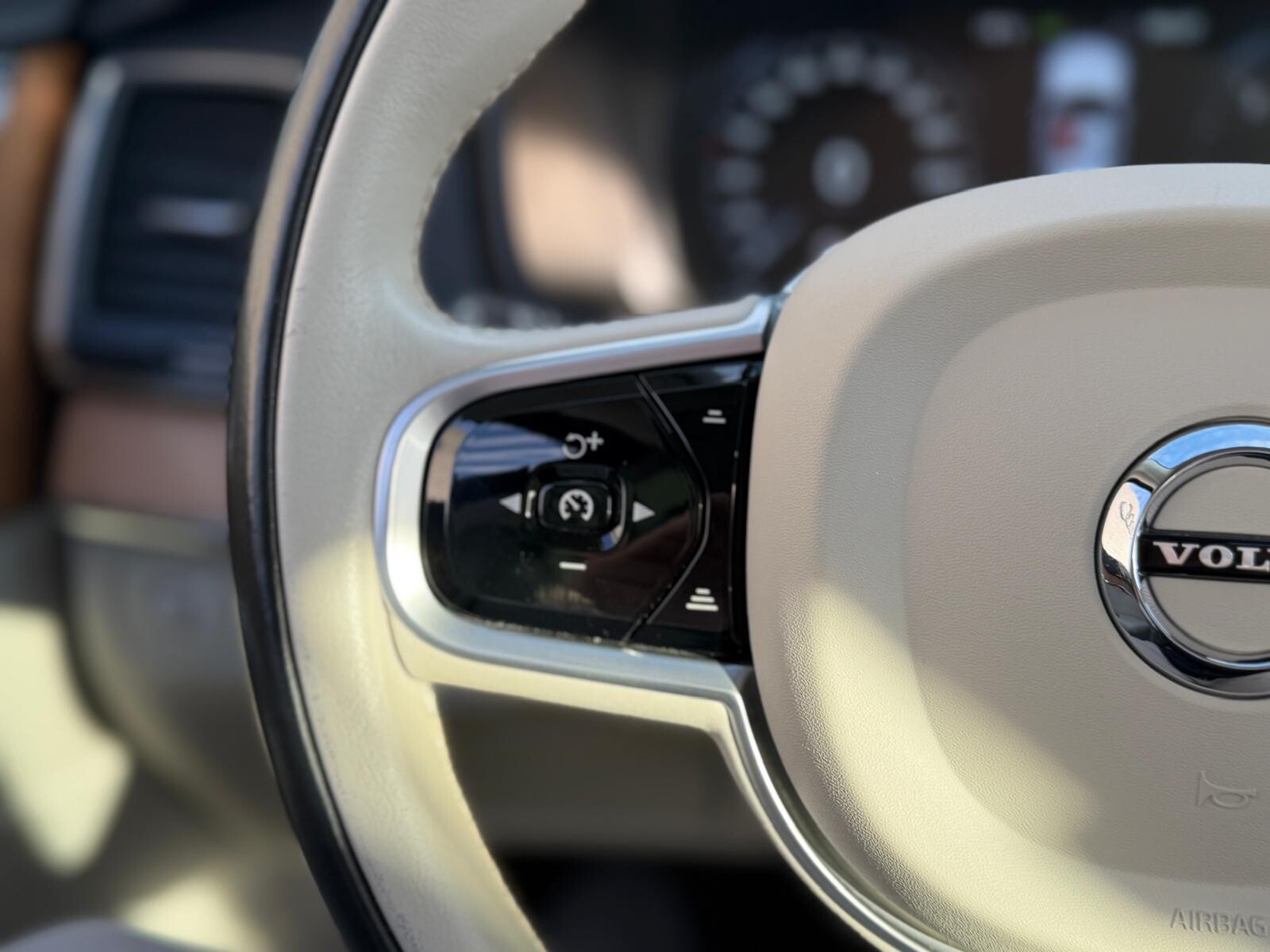 Volvo XC 90 - zdjęcie 31