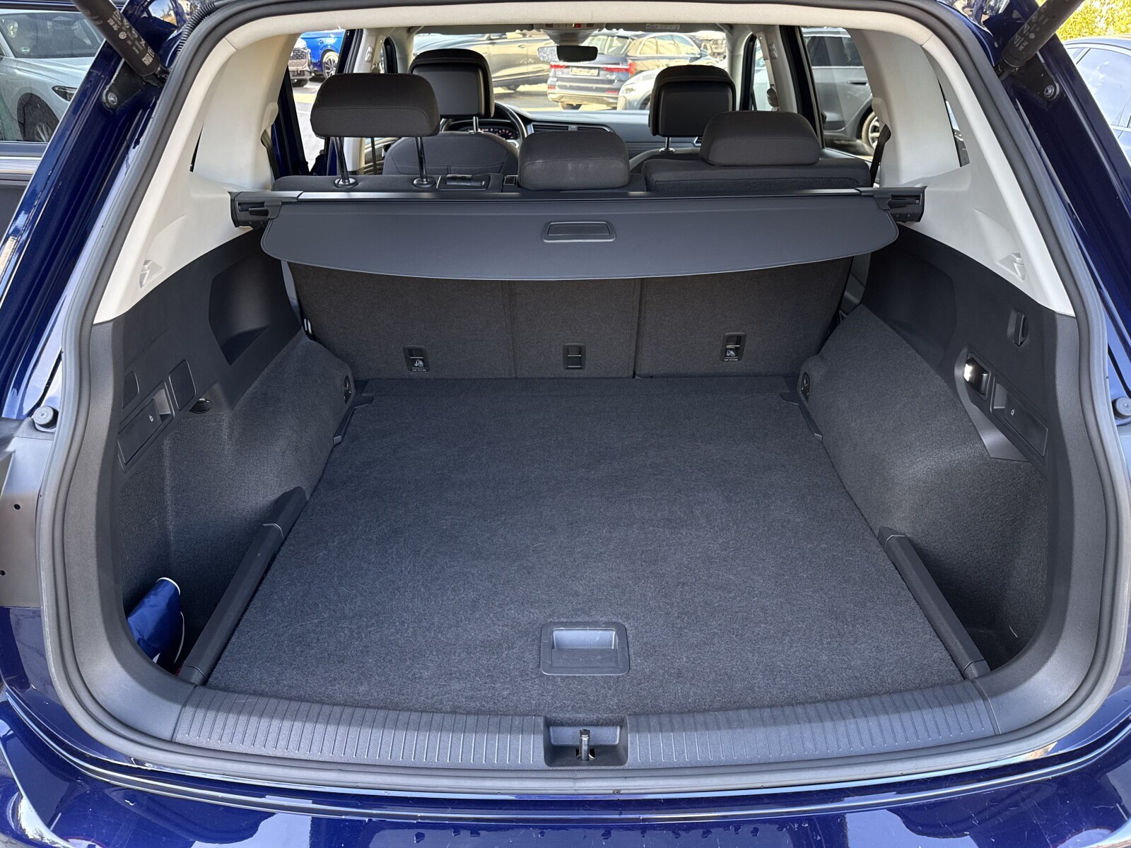 Volkswagen Tiguan Allspace - zdjęcie 33
