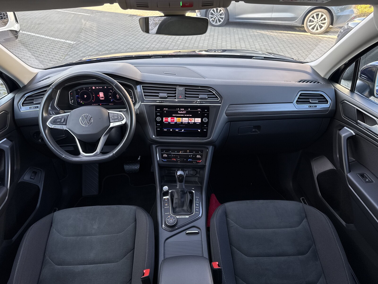 Volkswagen Tiguan Allspace - zdjęcie 15