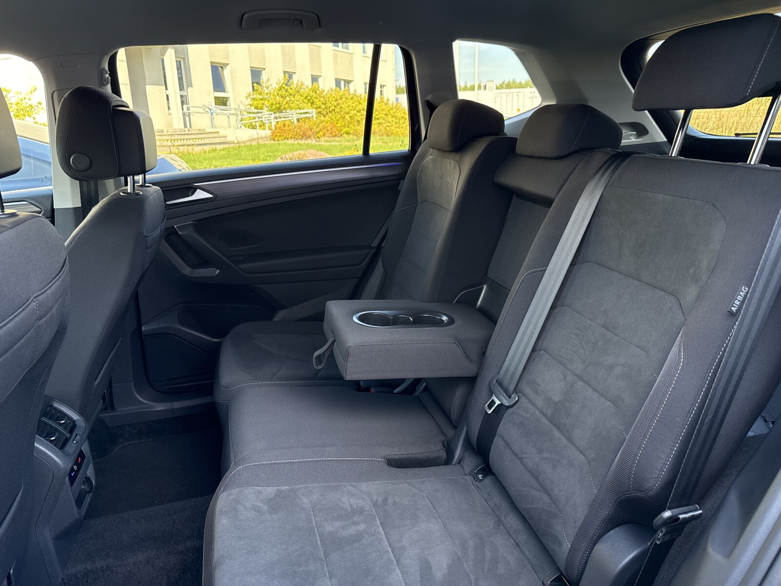 Volkswagen Tiguan Allspace - zdjęcie 31