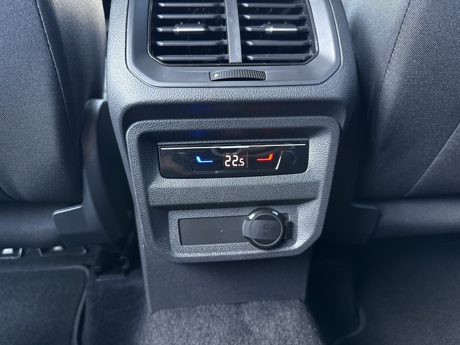 Volkswagen Tiguan Allspace - zdjęcie 32
