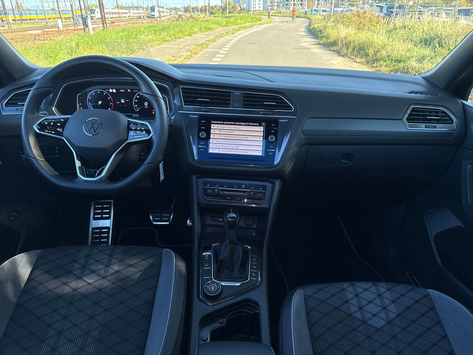 Volkswagen Tiguan Allspace - zdjęcie 9