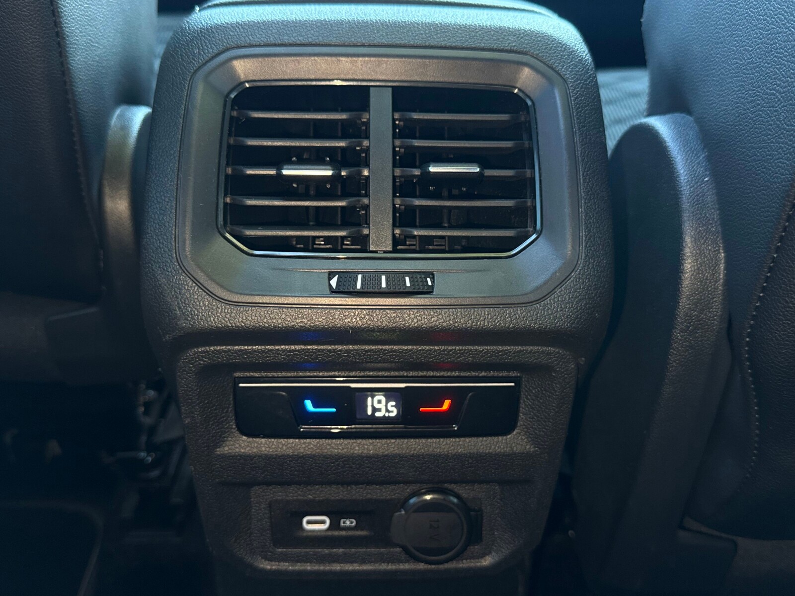 Volkswagen Tiguan Allspace - zdjęcie 28