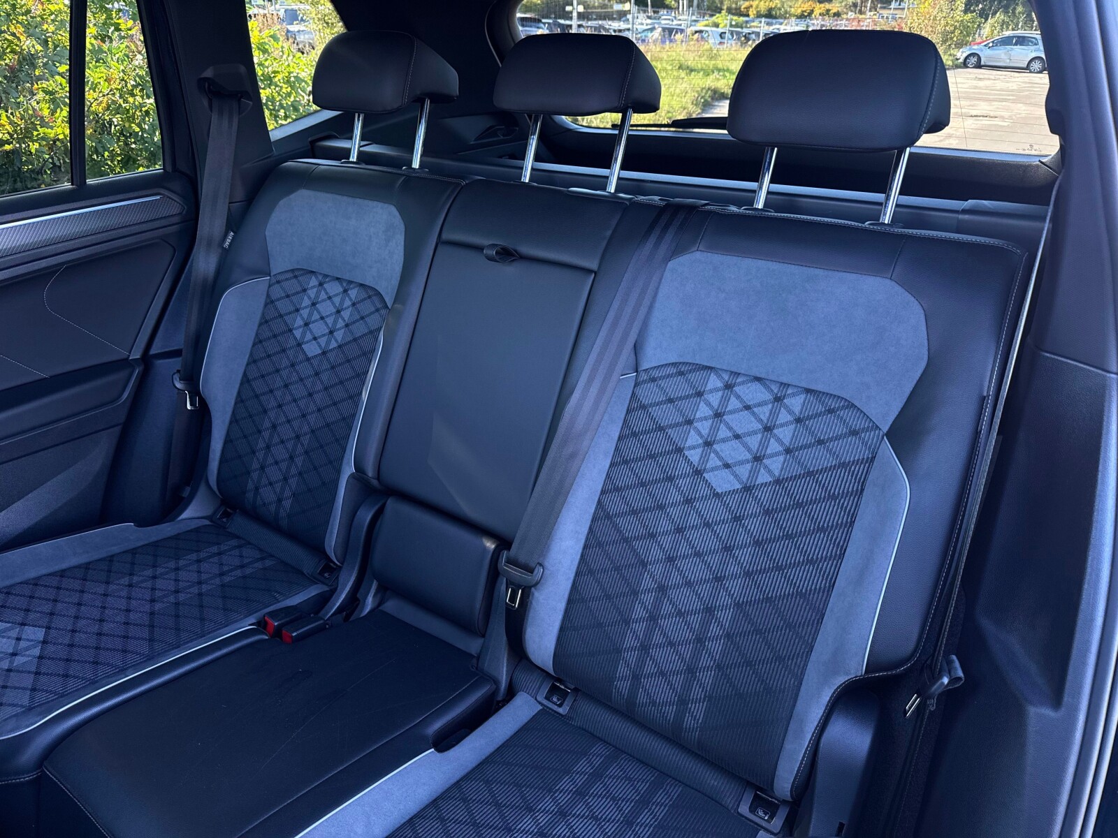 Volkswagen Tiguan Allspace - zdjęcie 25