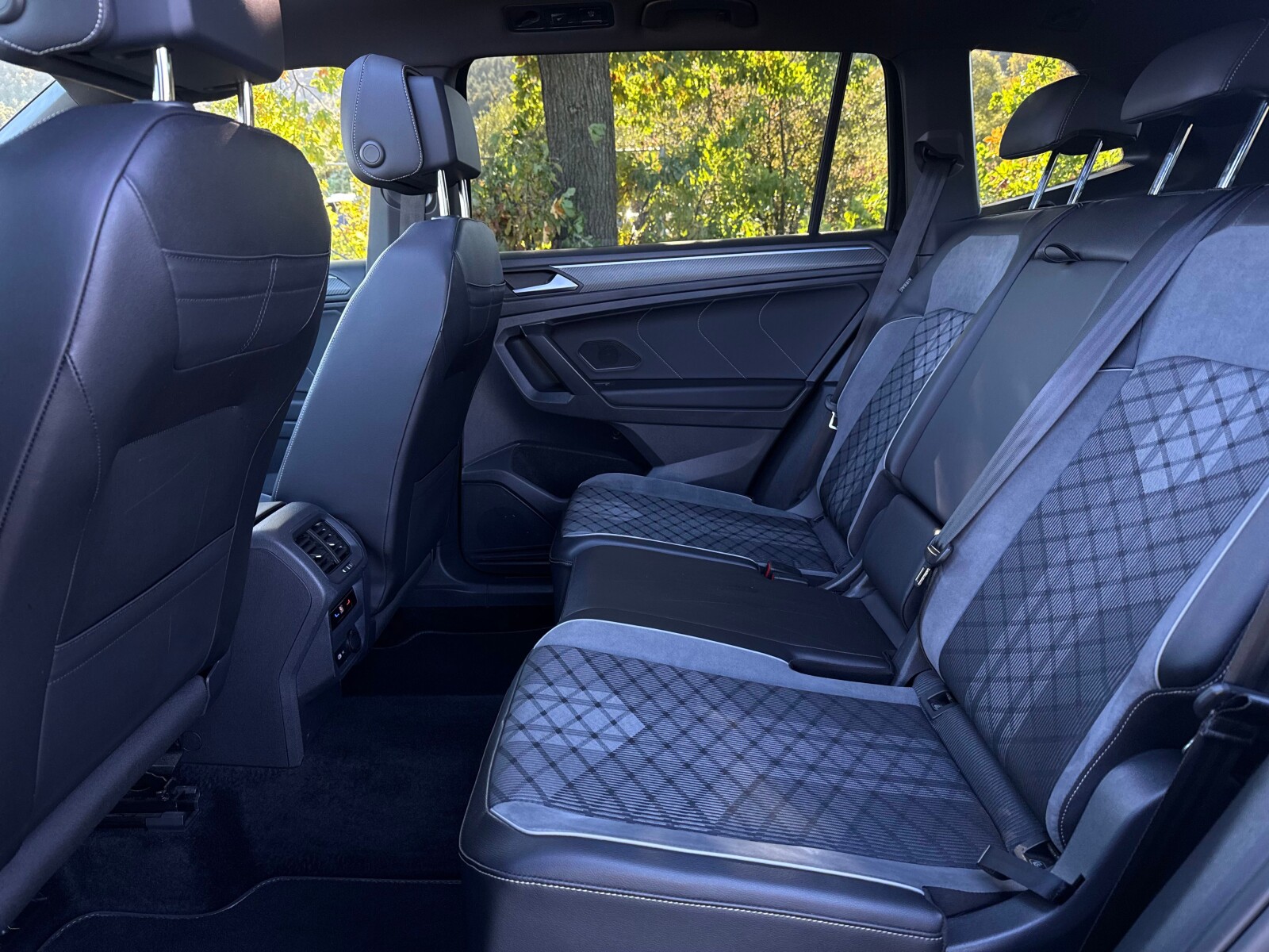 Volkswagen Tiguan Allspace - zdjęcie 26