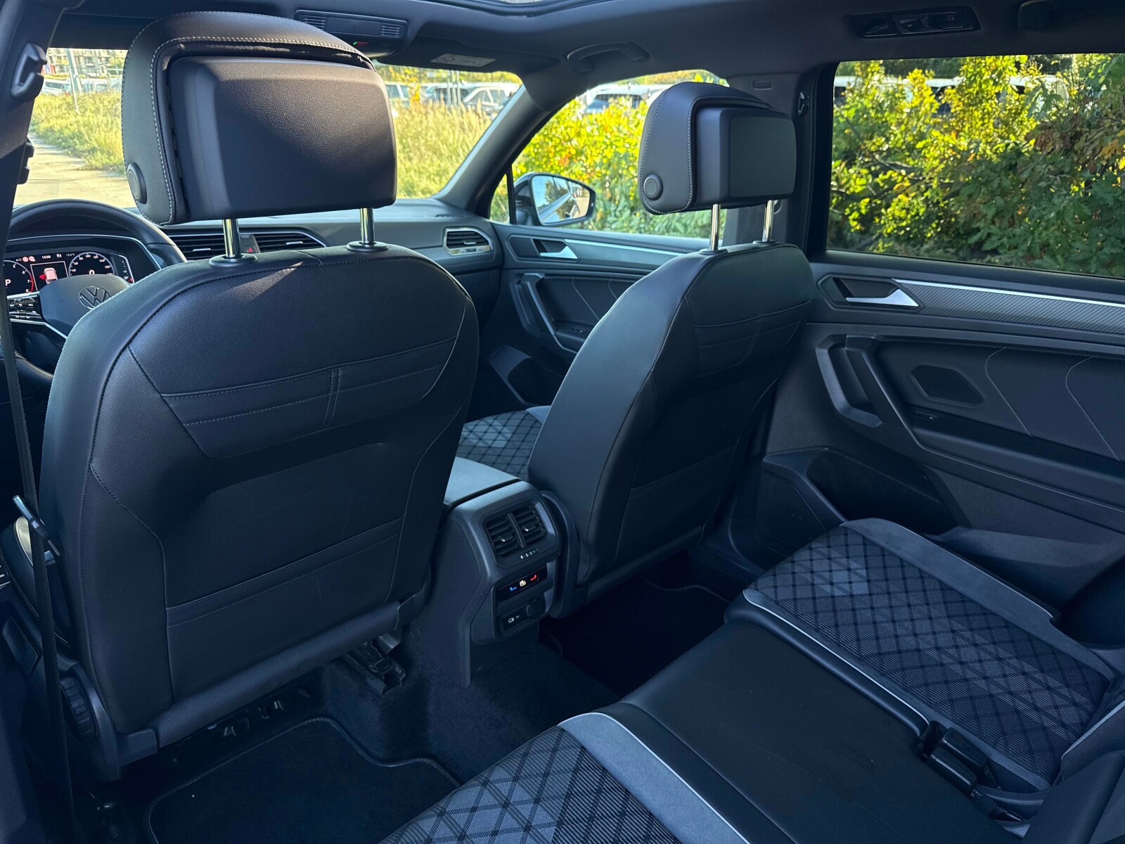 Volkswagen Tiguan Allspace - zdjęcie 27