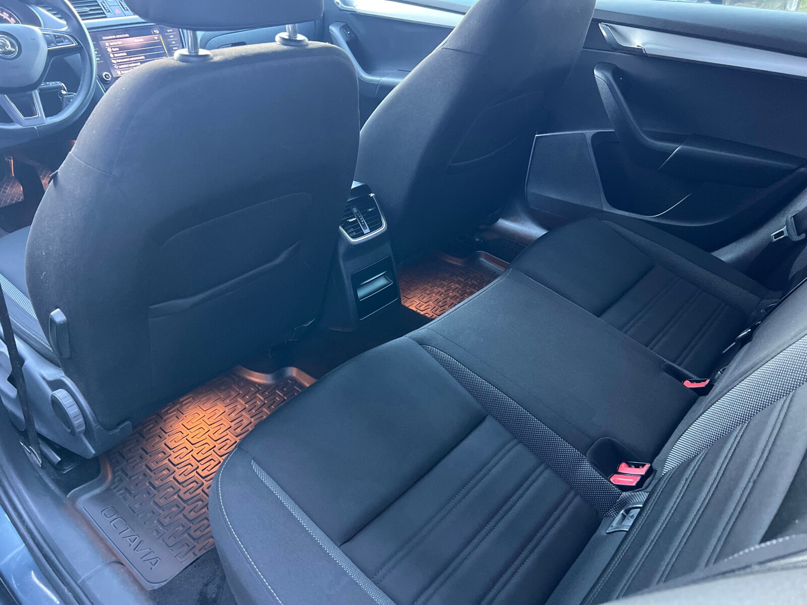 Škoda Octavia Combi - zdjęcie 24