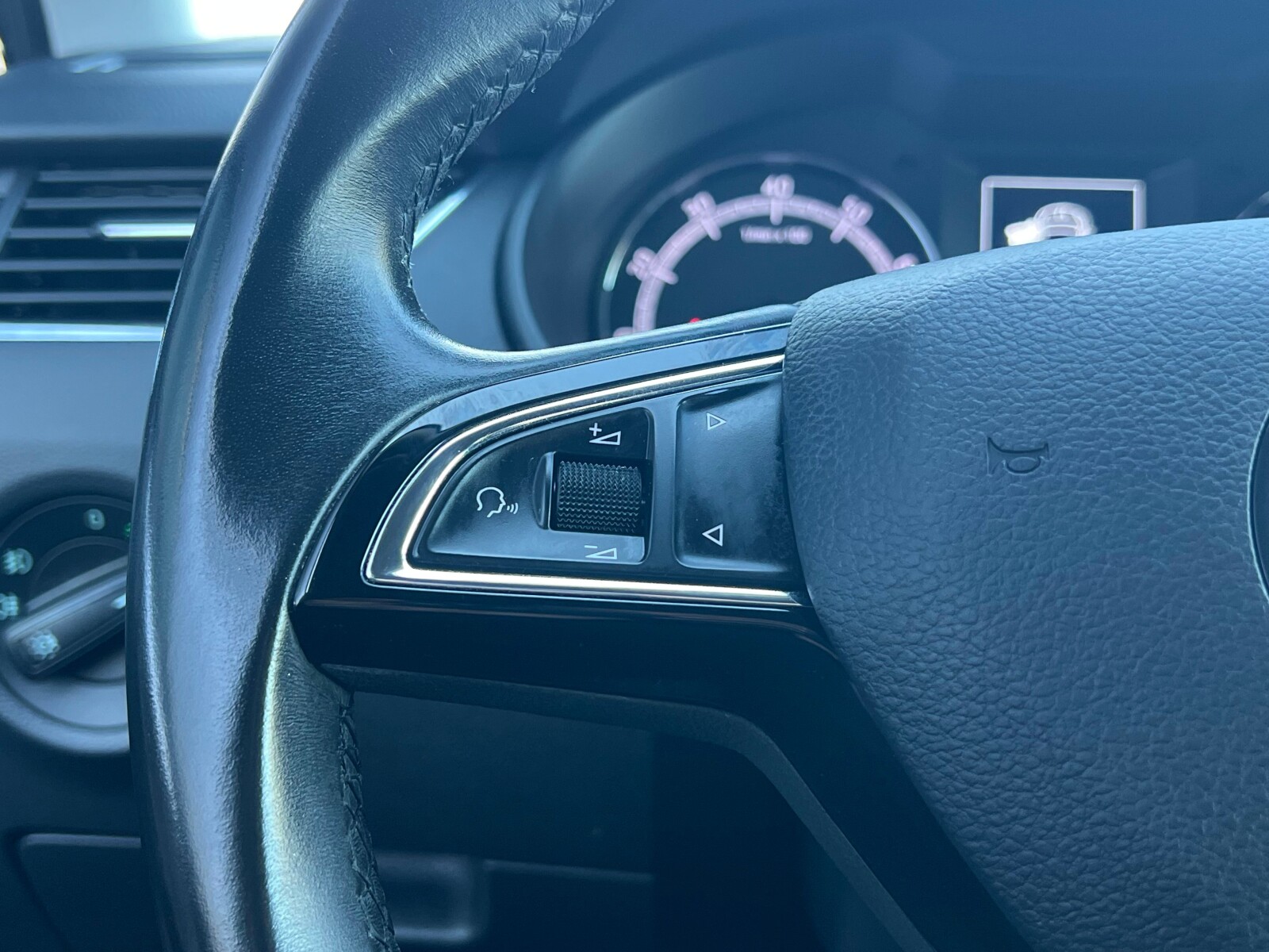 Škoda Octavia Combi - zdjęcie 14